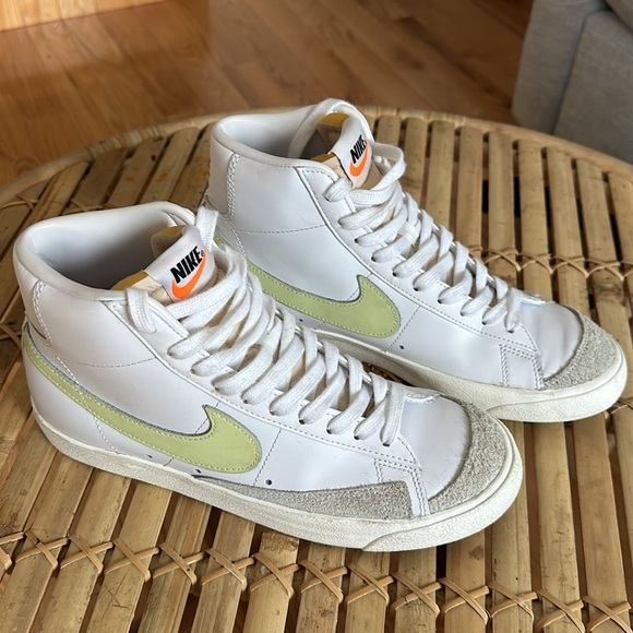 Nike Blazers - size 9 women’s - Picture 3 of 5